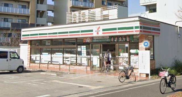 コンビニ　セブンイレブン　千里万博公園西口店（コンビニ）まで77m