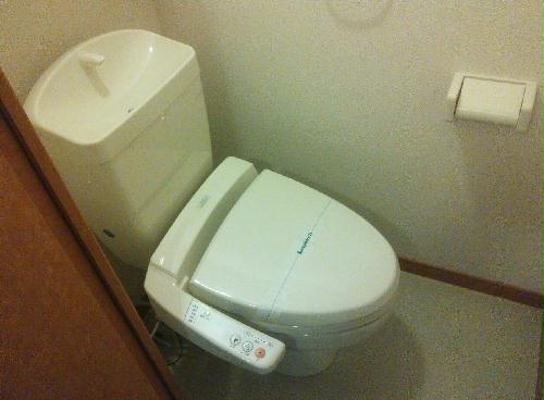 トイレ　温水洗浄便座付き