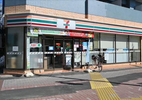 コンビニ　セブン－イレブン練馬３丁目店（コンビニ）まで304m