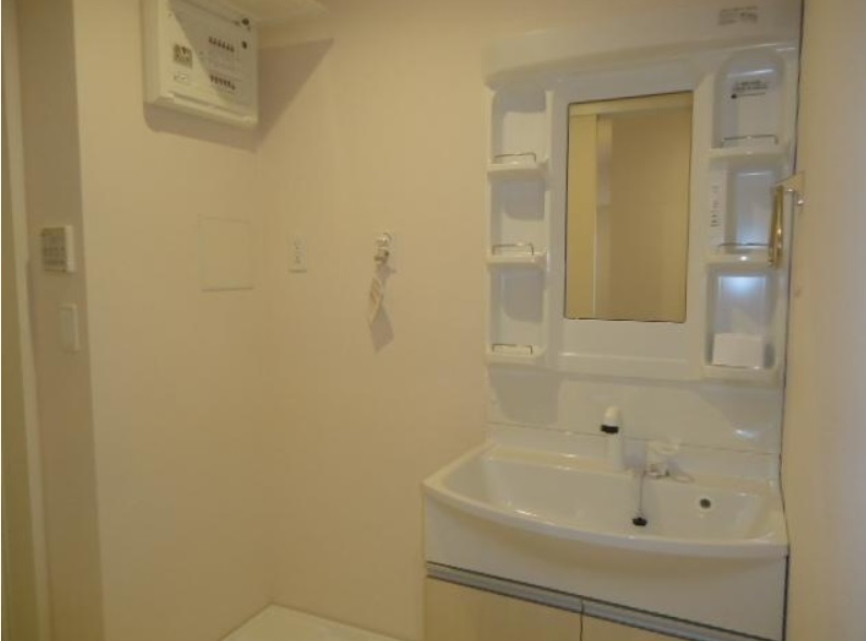 洗面設備　※モデル写真