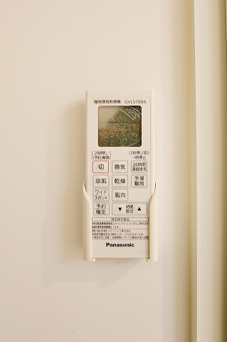 その他設備　雨の日も安心の浴室乾燥機付きです