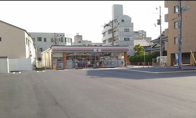 コンビニ　セブンイレブン姫路船丘町店（コンビニ）まで110m