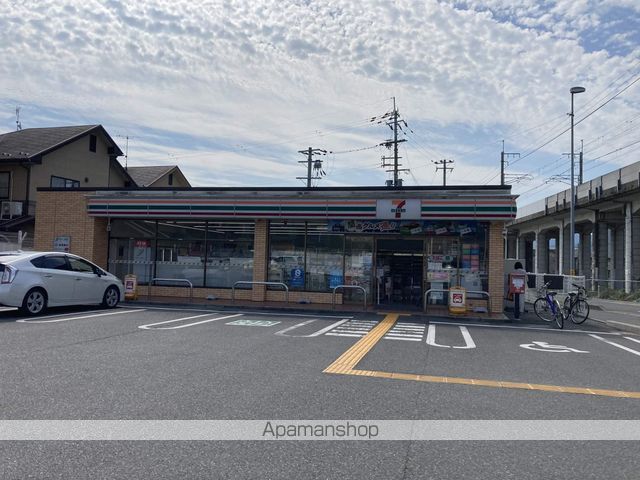 コンビニ　セブンイレブン（コンビニ）まで672m