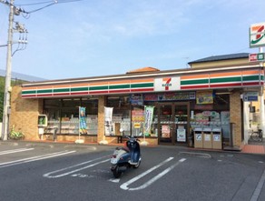 コンビニ　セブンイレブン綾瀬店（コンビニ）まで523m