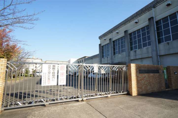 中学校　香芝西中学校（中学校）まで1515m