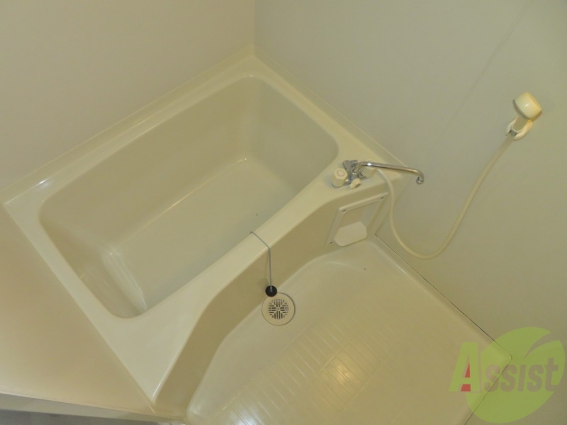 バス・シャワールーム　お風呂のお写真です。清潔感があり嬉しいポイントですね。