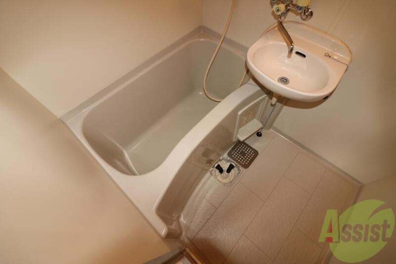 バス・シャワールーム　お湯に浸かって１日の疲れを癒やしてください