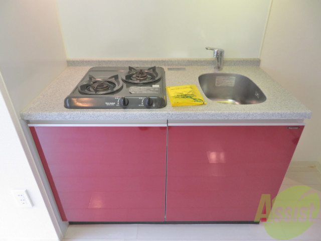 キッチン　オシャレなキッチンですね。一人暮らしには十分な大きさですね。