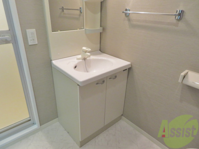 洗面設備　洗面台。身支度にはかかせないですよね～。