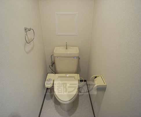 トイレ　ウォシュレット付いてます