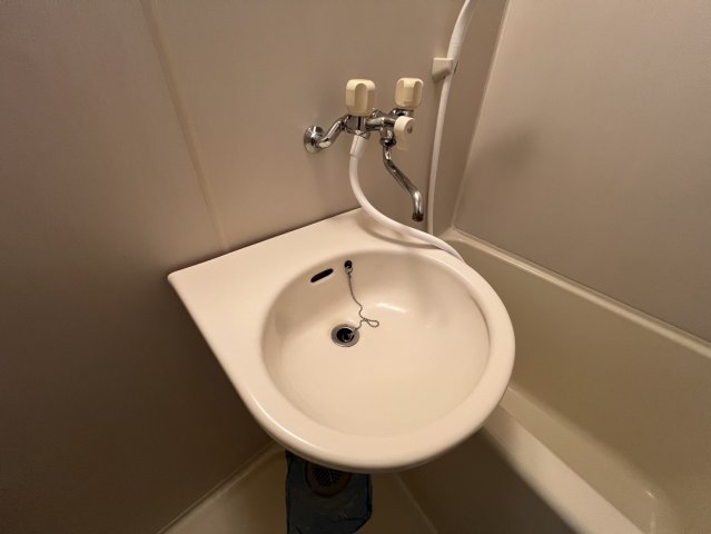 洗面設備　退去前につき、前回募集時のお写真です。