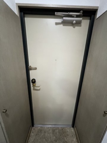 玄関　退去前につき、前回募集時のお写真です。