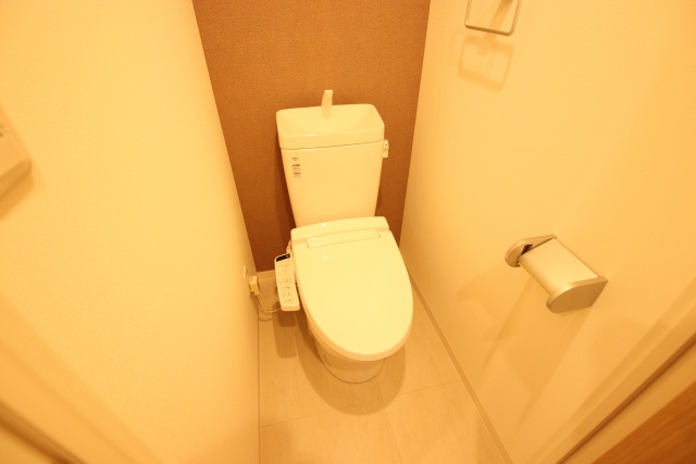 トイレ　※別室の参考写真の為、現況優先です。