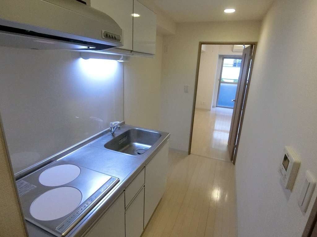 キッチン　ＩＨシステムキッチン　冷蔵庫置場・レンジ台置けます。