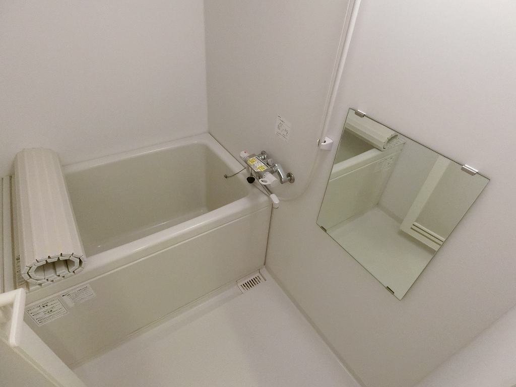 バス・シャワールーム　清潔感のあるバスルーム