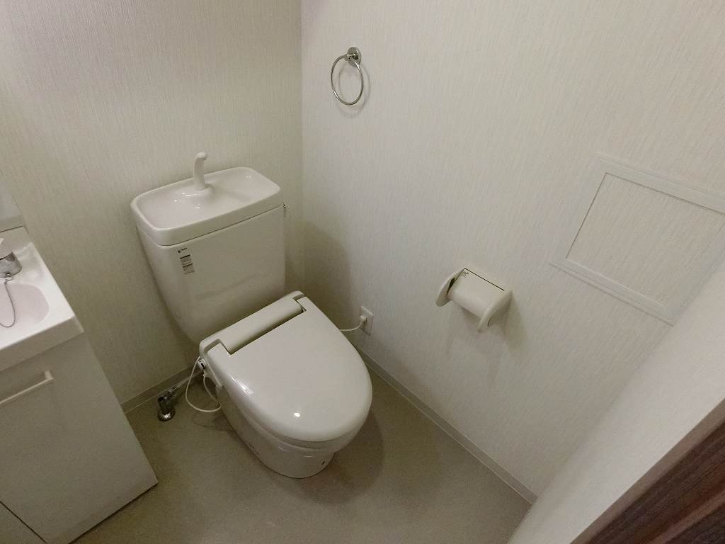 トイレ　トイレ内コンセントあります。