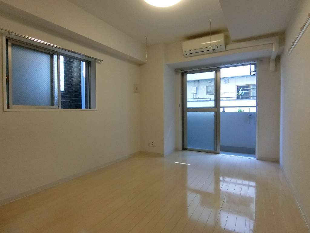 居室・リビング　南向き・前面棟の影響少なく陽当り良好です。