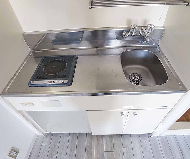 キッチン　１口電化コンロ装備