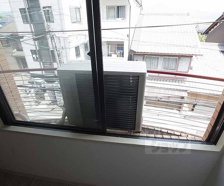 バルコニー　室外機置き場