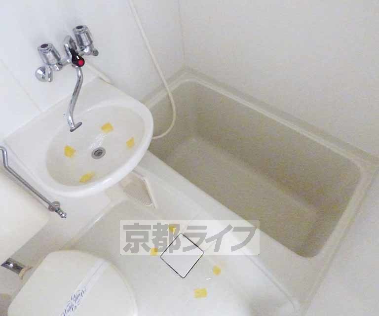 バス・シャワールーム　バスルームです。