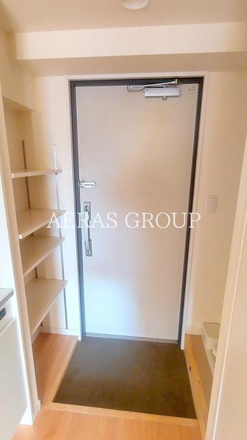 玄関　別部屋同タイプ