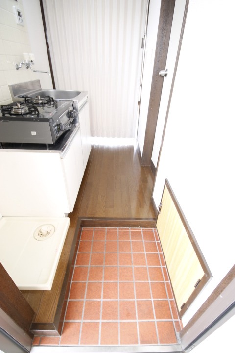 玄関　※別部屋参考写真