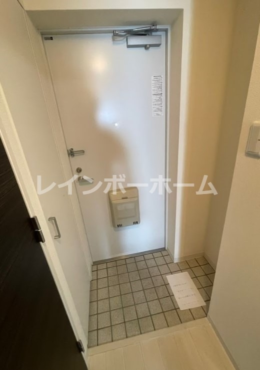 玄関　※別部屋参考写真