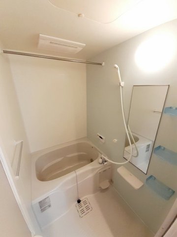 バス・シャワールーム　落ち着いた空間のお風呂です