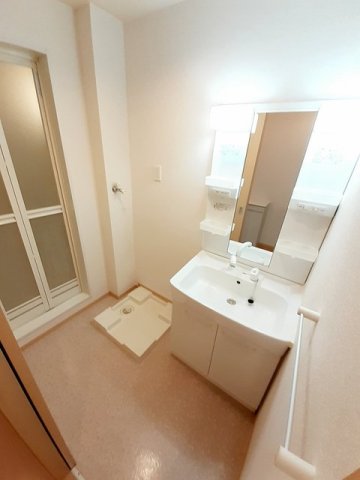 洗面設備　使いやすい洗面所です