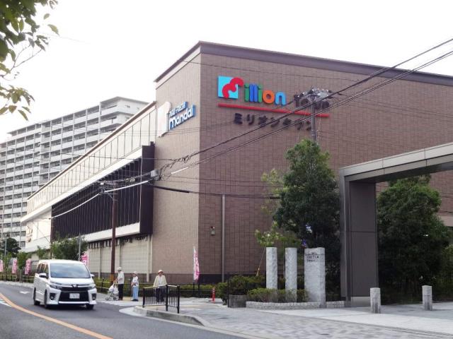 スーパー　（株）万代／塚口店（スーパー）まで649m