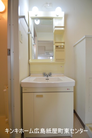 洗面設備　写真は別のお部屋です。