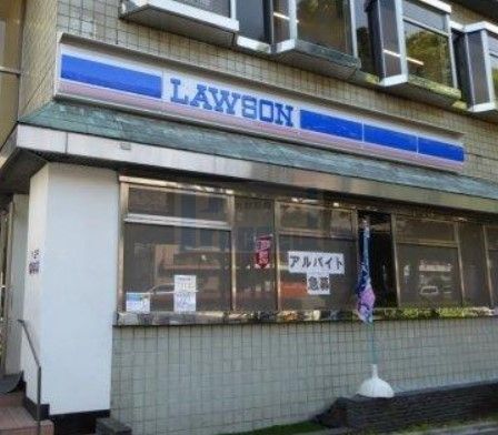 コンビニ　ローソン江戸川橋駅前店（コンビニ）まで210m