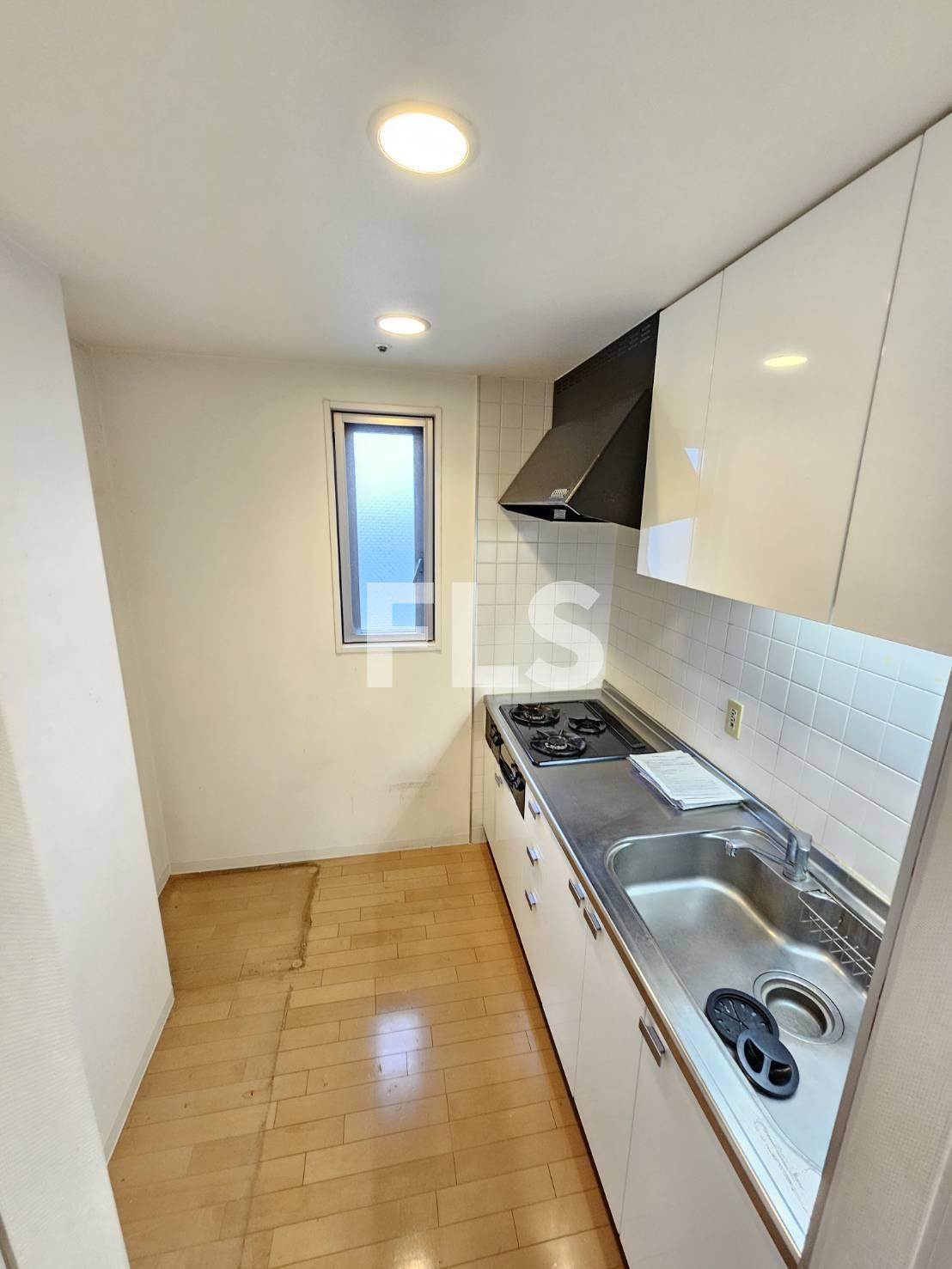 キッチン　キッチンに窓あります