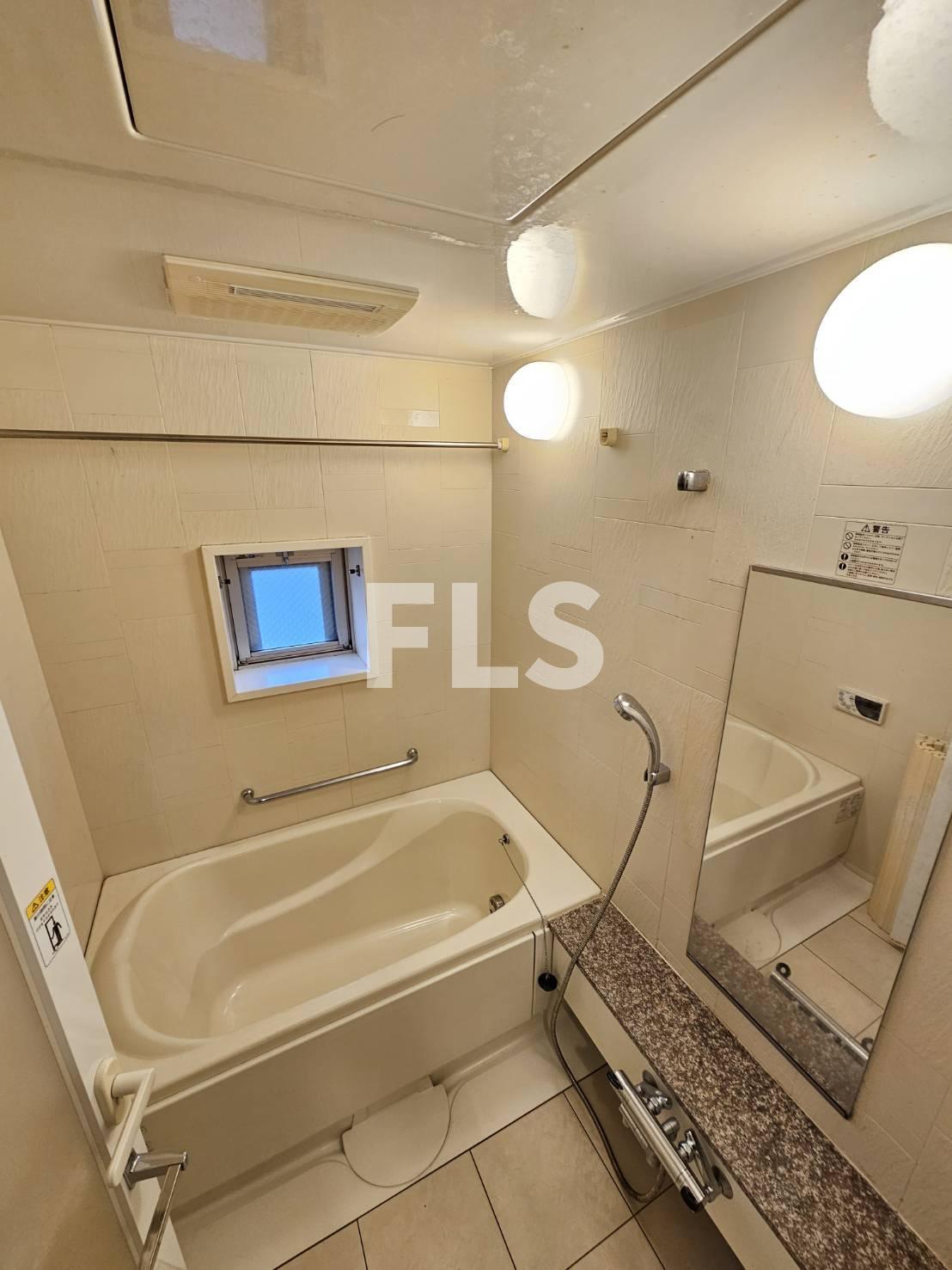 バス・シャワールーム　窓あります