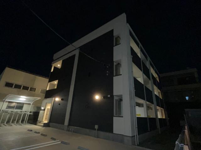 駐車場　外観写真（夜）