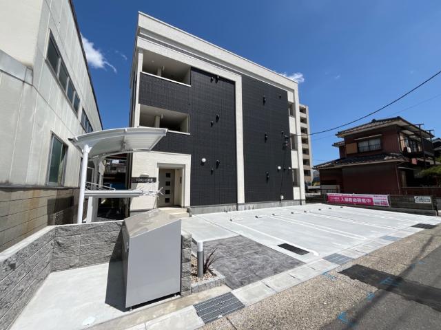 エントランス　外観写真（昼）