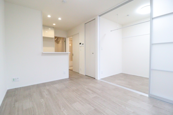 居室・リビング　※別号室の写真になります。