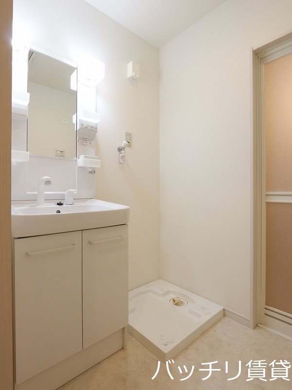 洗面設備　別号室の画像。現況を優先します。