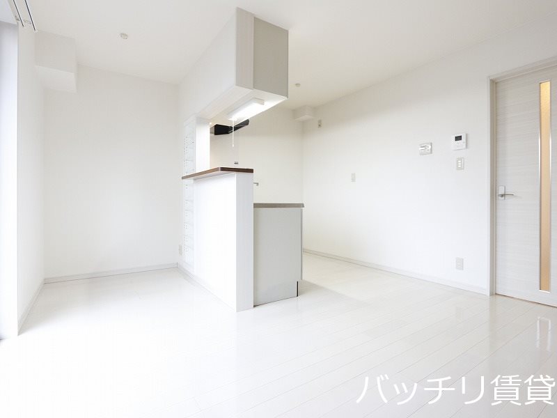 居室・リビング　別号室の画像。現況を優先します。