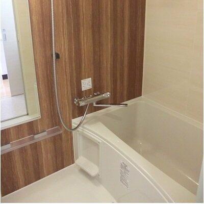 バス・シャワールーム　落ち着いた空間のお風呂です