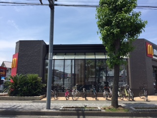 飲食店　マクドナルド飯泉店（飲食店）まで547m