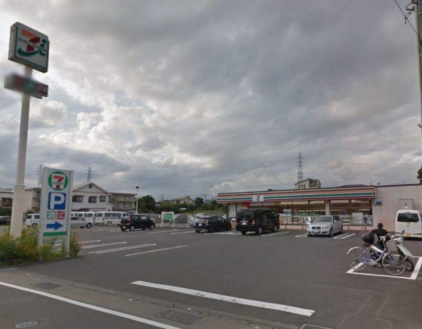 コンビニ　セブン－イレブン小田原上新田店（コンビニ）まで684m