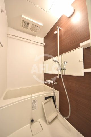 バス・シャワールーム　レオンコンフォート本町クレセント　浴室換気乾燥暖房機付バスル