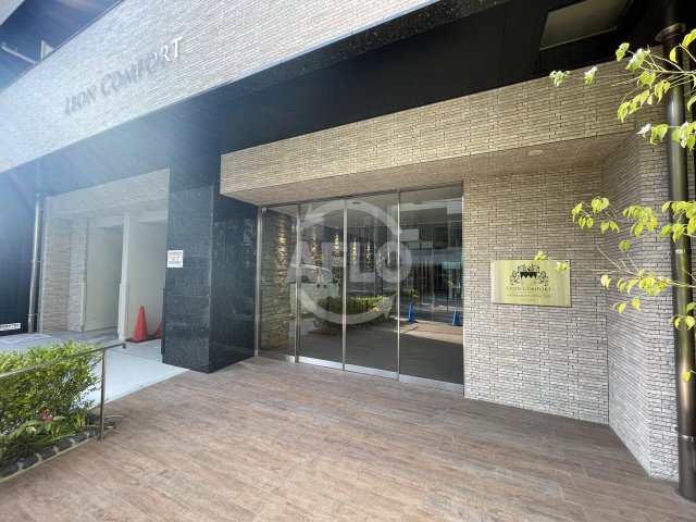 エントランス　レオンコンフォート本町クレセント　エントランス