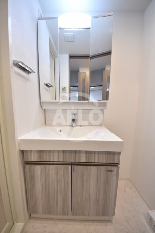 洗面設備　レオンコンフォート本町クレセント　独立洗面化粧台