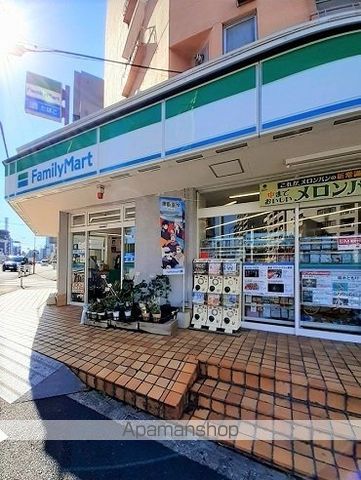 コンビニ　ファミリーマート新宿弁天町店（コンビニ）まで92m