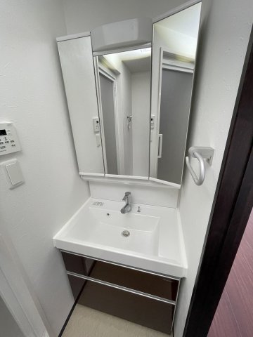 洗面設備　落ち着いた空間のお風呂です