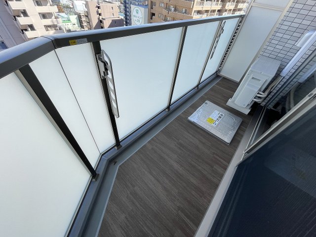 バルコニー　たっぷりとした収納スペースです