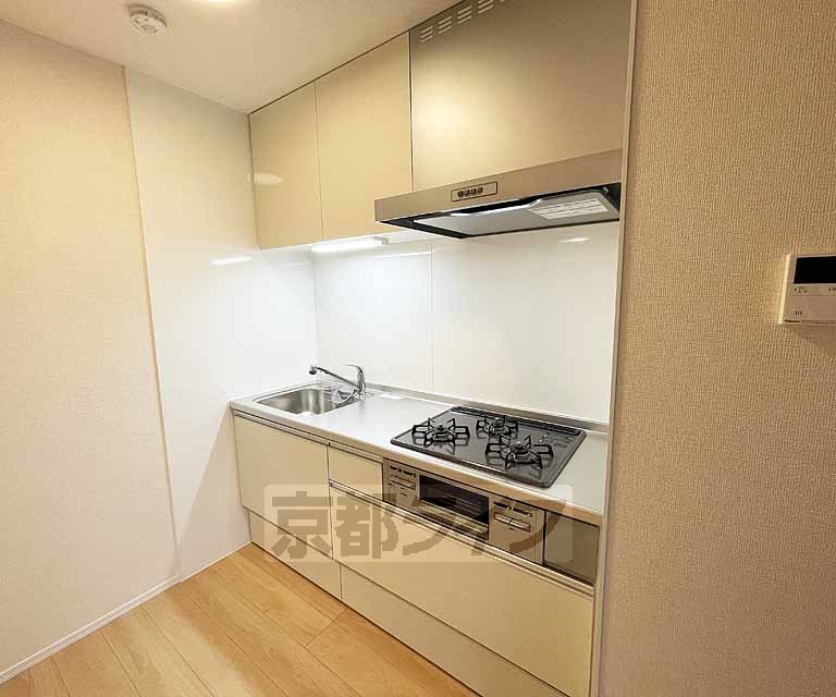 キッチン　３口ガスコンロ付きのキッチン