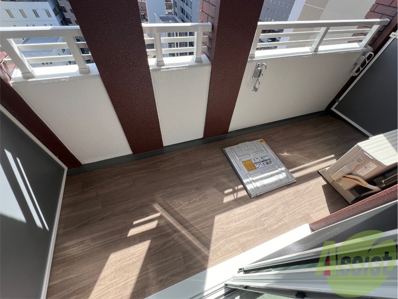 バルコニー　バルコニースペースも広く、洗濯物も問題なく干せそうですね。